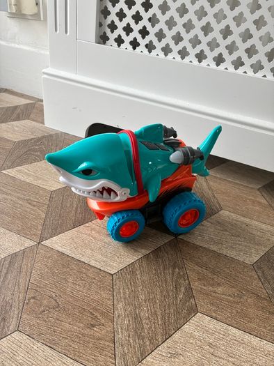 Adventure force chomp and cruise shark.