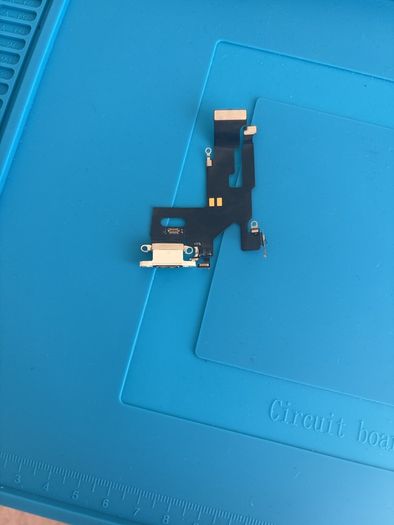 Genuine iPhone 11 Charging Port Flex Cable Lightning Connector OEM Pull - Silver