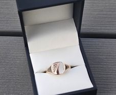 Vintage 9ct Gold Small Signet Ring