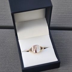 Vintage 9ct Gold Small Signet Ring
