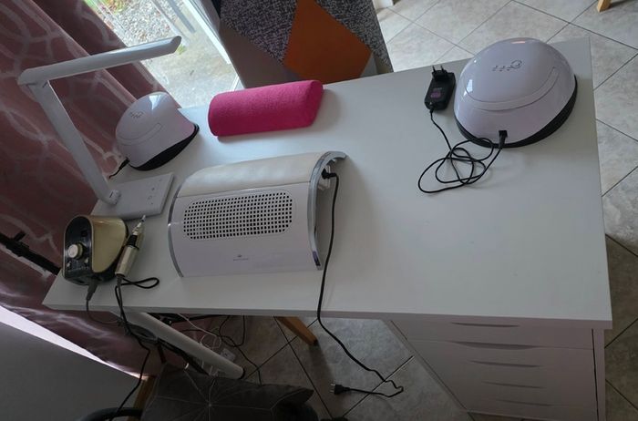 Nails technician desk - barely used
