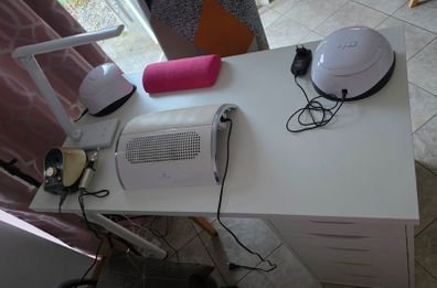 Nails technician desk - barely used