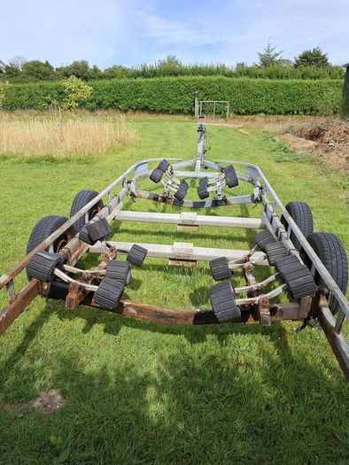 Boat trailer