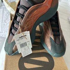 yeezy 700