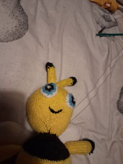 hand knitted bee
