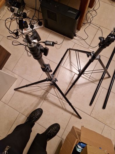 NEEWER, 2 Photography Tripods and feet and also 5ft circular Silver Light enhancer all in new condition and in lovely cases