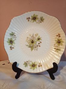 Royal Tara Ribbed Cake Plate