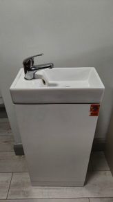 Bathroom sink