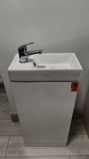 Bathroom sink