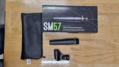Shure SM57 Professional Dynamic Microphone