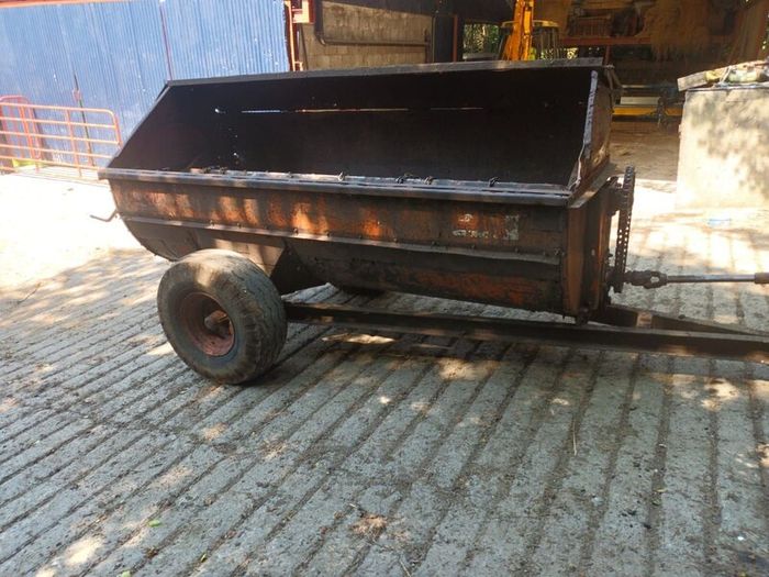 Dung spreader