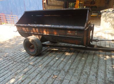 Dung spreader