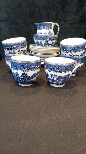 20 piece Arklow Pottery Blue Willow pattern tea set