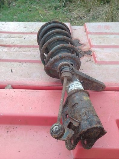 Landrover Freelander 1 front drivers strut shock spring