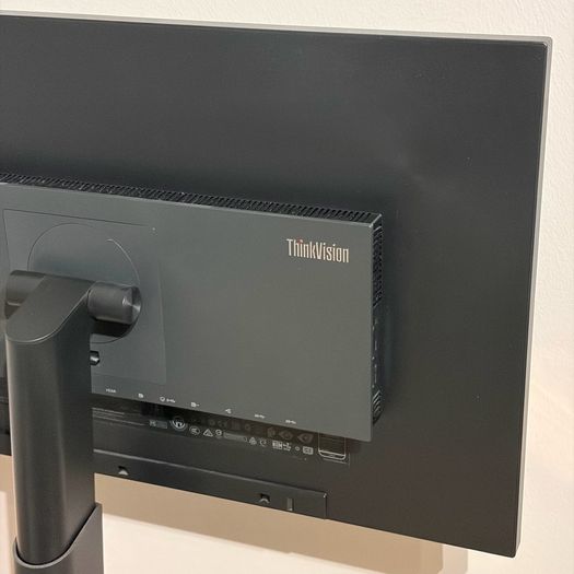 Lenovo ThinkVision 27 inch QHD USB-C Docking Monitor