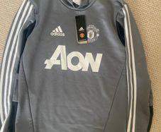 NEW Manchester United long sleeved top