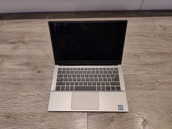 Slim Dell Latitude 3301 | Amazing Screen  |  New Battery