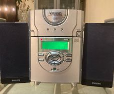 Venturer Compact CD Player and Radio; Philips Speakers