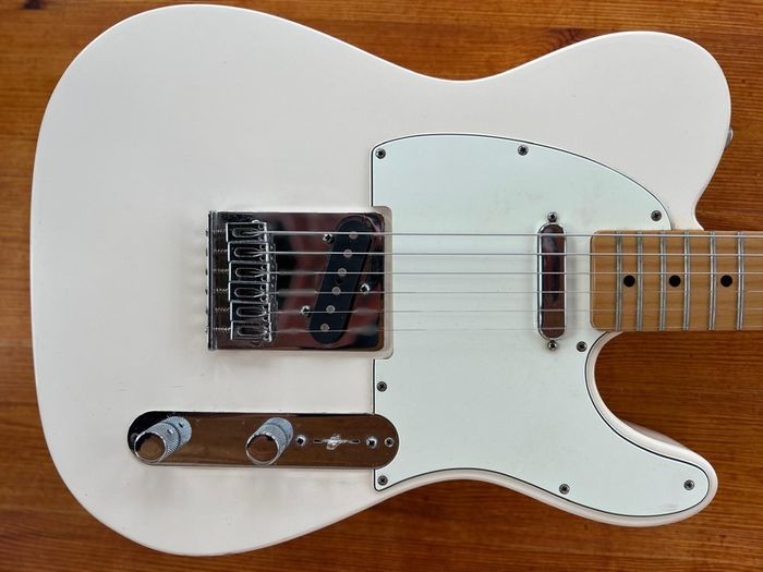 Fender Telecaster 2012 Arctic White with case