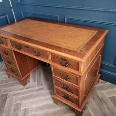 Amtique Desk