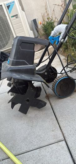 Compact Electric soil tiller / aerator