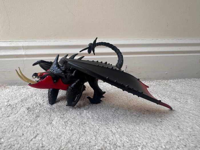 2018 How to Train Your Dragon 3 Hidden World Deathgripper Action Figure approx. 19 cm. Used Please see photos