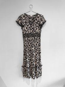 Pre Owned Savida Black & Cream Floral Midi Dress with Lace Detail