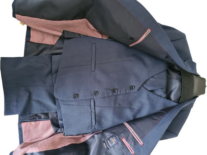 Mens suit. 3 piece.