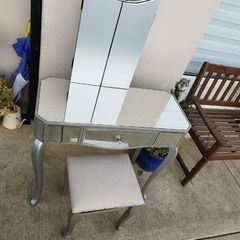 Glass dressing table and chair