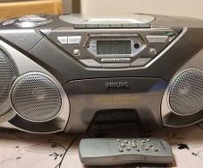 From 2001 Philips AZ 1575 - CD / Radio Cassette Recorder / Manual / Remote control. Working good.
