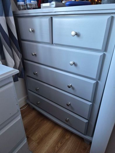 Chest of drawer