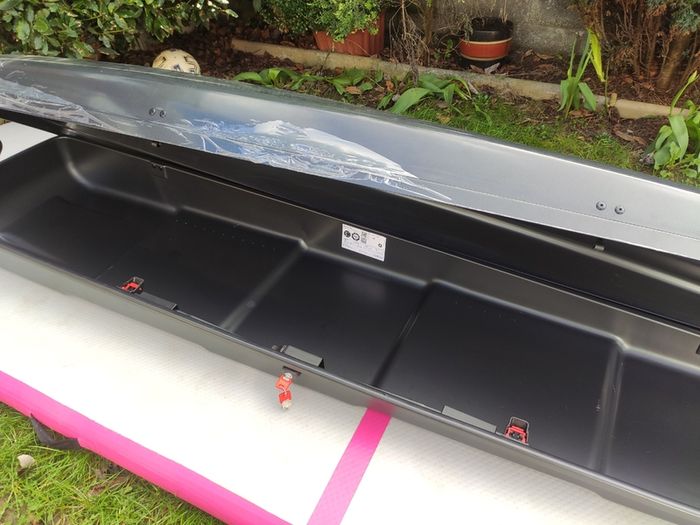 Roof box