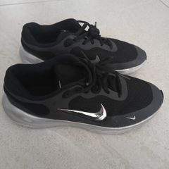 NIKE boy's trainers. UK5
