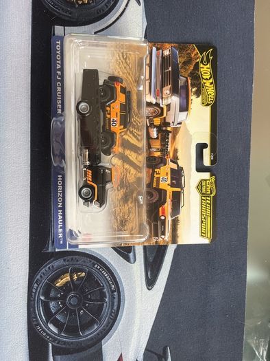 Hot wheels Team Transport Toyota FJ Cruiser with Horizon Hauler #81