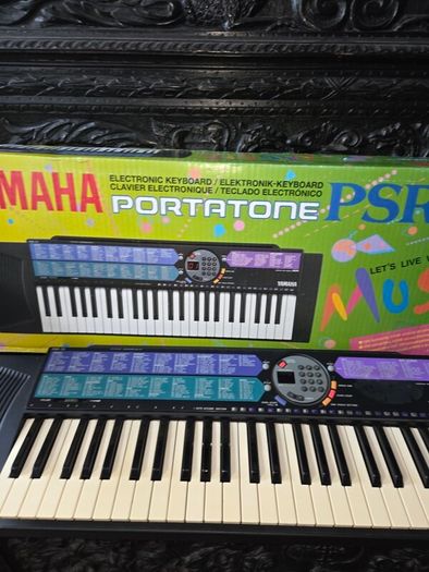 Yamaha Portatone PSR-73 Electronic Keyboard