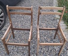 Free. 2 mid century chairs ( need restoration)