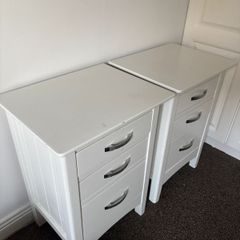 Bedside lockers