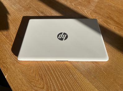 HP laptop with bag