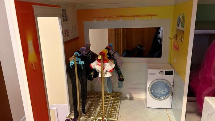 Rainbow High doll house car and dolls