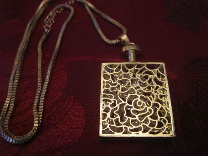 18ct Gold Plated Floating Charm pendant