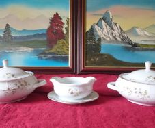 Vintage TK Thun Czechoslovakia Pair Of Porcelain Gold Gilt Tureen With Lid And Gravy Boat And Saucer