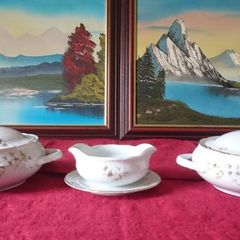 Vintage TK Thun Czechoslovakia Pair Of Porcelain Gold Gilt Tureen With Lid And Gravy Boat And Saucer