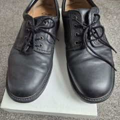 Clarks school shoes size 8.5 UK