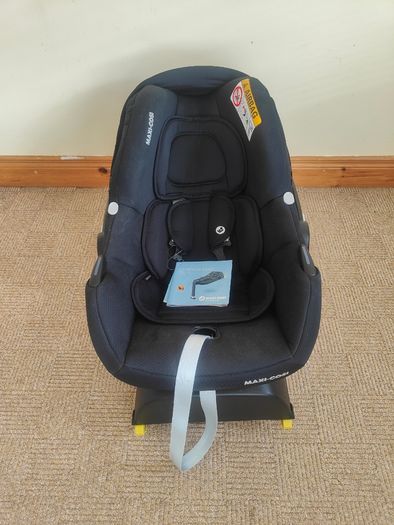 Baby Bundle: Maxi-Cosi, ISOFIX Base ,Joie Crib, Changing Table