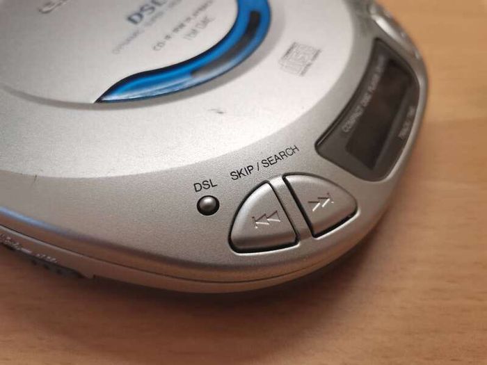 AIWA XP-V312 Portable CD Player