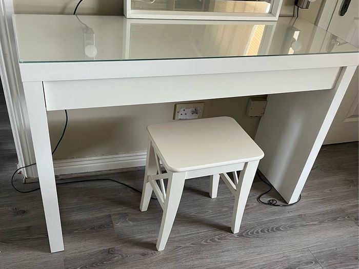 Dressing table with mirror, lights and stool
