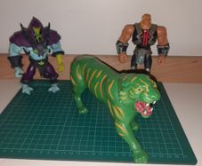 Vintage 1981 Battle cat MOTU  & Figures