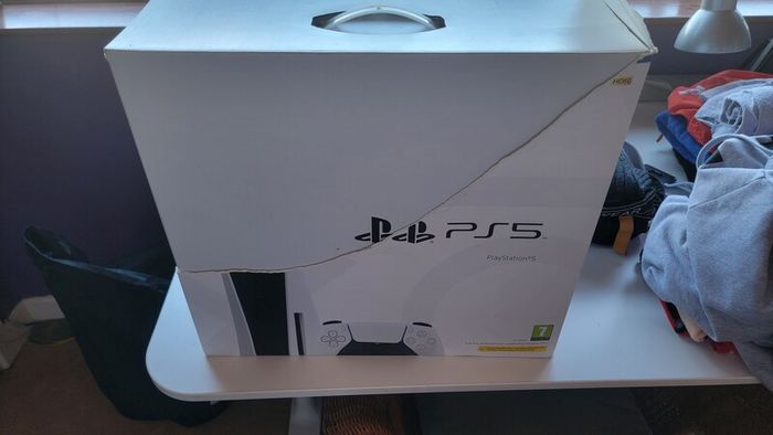 PS5 disc version box