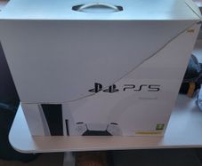 PS5 disc version box