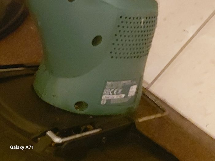 Bosch Easy 23cm Garden Strimmer in very good condition